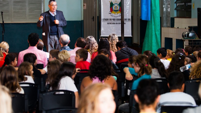 SANTA ROSA, RS, BRASIL, 03.09.14: Seduc entrega obras na região Noroeste do Estado. Escola Estadual de Ensino Fundamental Fernando Albino da Rosa. Com a fala, secretário da Educação, Jose Clovis de Azevedo. Foto: David Alves/Palácio Piratini