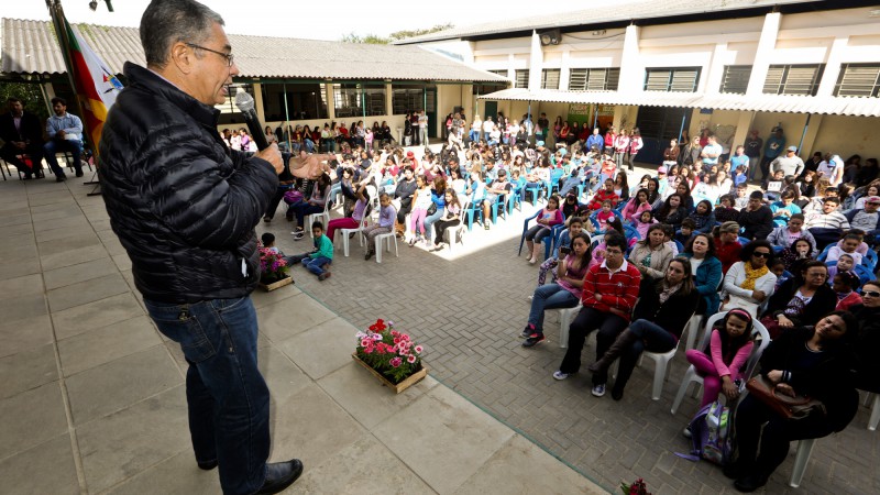 VIAMÃO, RS, BRASIL, 03.10.14: Secretario de Educação, José Clovis, Entrega das obras na Escola Estadual de Ensino Médio Setembrina, no município de Viamão. Foto: David Alves/Palácio Piratini