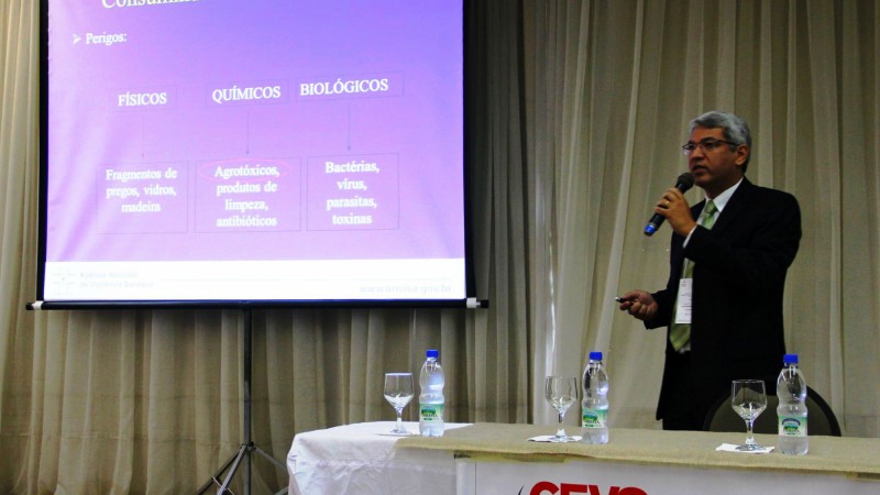 Gerente de toxicologia da Anvisa, Carlos Alexandre Gomes, foi um dos palestrantes do dia
