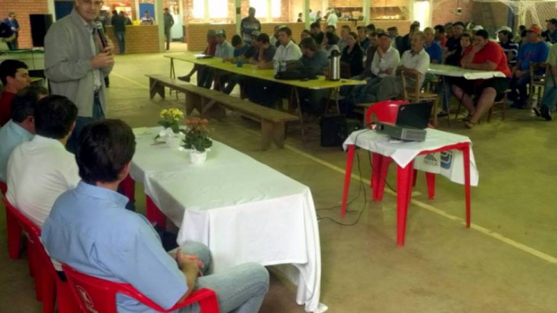 Mais de 40 contratos de repasse de recursos, por meio do Fundo de Apoio aos Pequenos Estabelecimentos Rurais (Feaper), foram assinados com agricultores e entidades locais