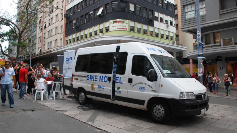 Unidade reforça o atendimento aos trabalhadores da Iesa Óleo e Gás, que vai encerrar as operações no município
