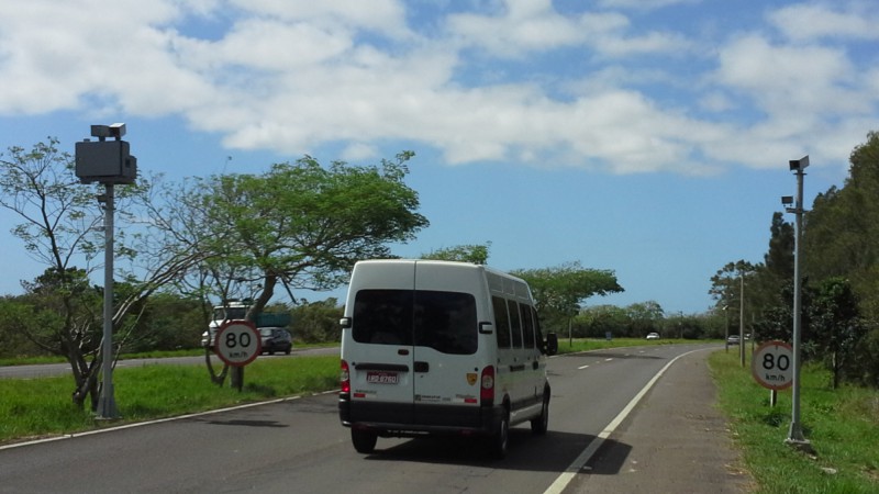 No total, 45 pardais fiscalizam o excesso de velocidade em 13 rodovias estaduais