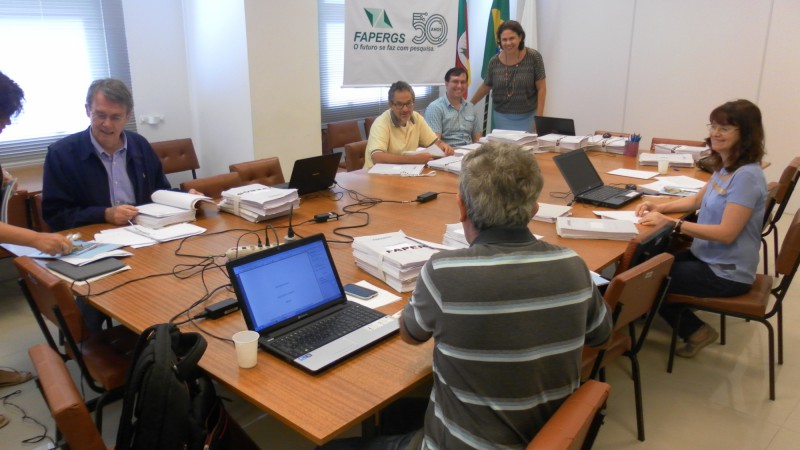 Fapergs avalia relatórios de edital que investiu R$ 35 milhões em pesquisas de excelência