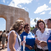 Maria Helena Sartori conversou com pessoas que circularam pelo local e disse que o Gabinete de Políticas Sociais trabalha tanto