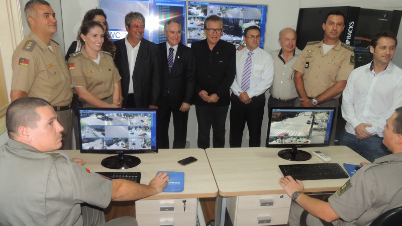 Ao todo, são 13 câmeras instaladas em pontos estratégicos do município, nas entradas da cidade e na área central