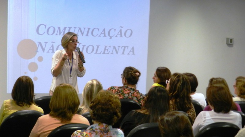 Atividades tratam de temas como comunicação não violenta, processos circulares, mediação escolar e justiça restaurativa