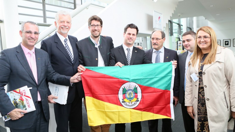 ERLANGEN, BAVIERA, ALEMANHA, 26.05.15: O governador José Ivo Sartori assinou, nesta terça-feira (26), na Alemanha, um protocolo com o Medical Valley para apoiar a instalação de cluster gaúcho na área de tecnologias para a saúde. O complexo reunirá