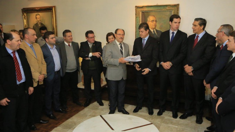Porto ALEGRE, RS, BRASIL - 03-06-2015 - Governo Apresenta medidas da segunda fase do Ajuste Fiscal. Secret&aacute;rio da Casa Civil, M&aacute;rcio Biolchi, secret&aacute;rio da Fazenda Giovani Feltes e secret&aacute;rio Geral de Governo, Carlos B&uacute;rigo, exclarecem duvidas.FOTO: