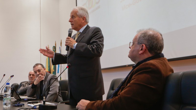 PORTO ALEGRE, RS, BRASIL, 23.06.2015: O Vice-governador do Estado, José Paulo Cairoli, fala sobre “Desafios do RS para retomar o crescimento” no 64º Congresso Estadual de Vereadores, Assessores, Servidores e Técnicos Legislativos de Câmaras do RS Foto: