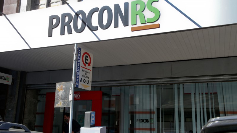 poRTO ALEGRE, RS, BRASIL 28.07.2015: O &iacute;ndice de resolu&ccedil;&atilde;o nos atendimentos do Procon RS atingiram 85,5% em junho.   Foto:  Daniela Barcellos/Pal&aacute;cio Piratini