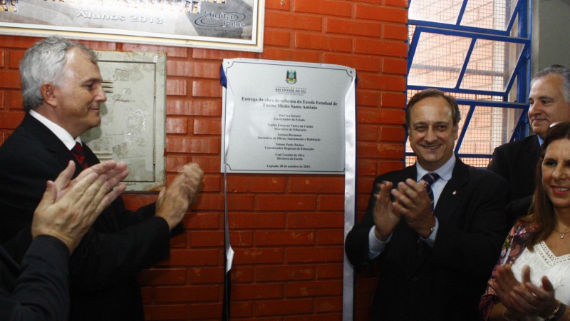 Secretário da Educação, Vieira da Cunha inaugurou as novas instalações da Escola Estadual Santo Antonio