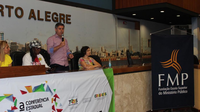 Secretário Cesar Faccioli participa de congresso da juventude.