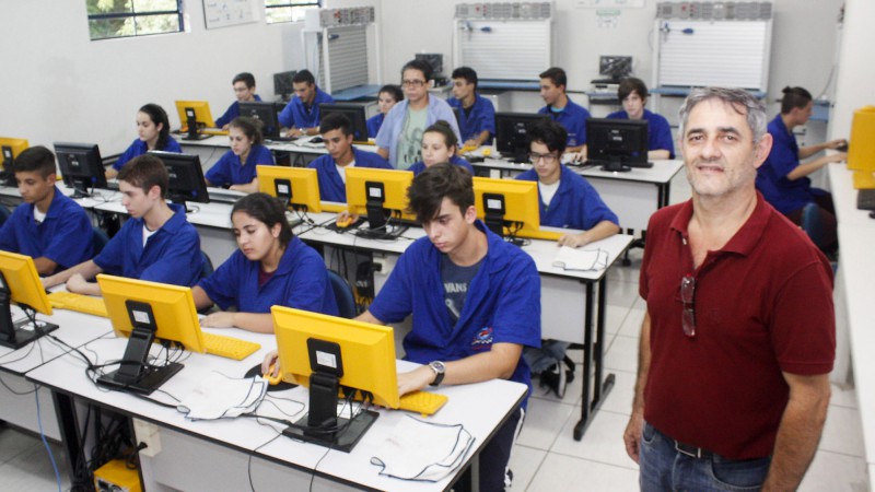De acordo com o diretor da Escola Técnica Estadual Frederico Guilherme Schmidt, Larri Steyer, a aproximação com empresas será fundamental