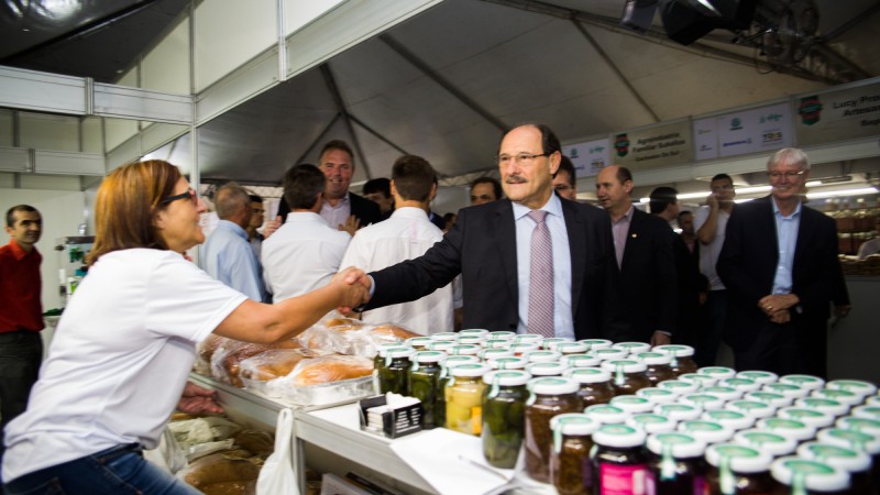 RIO PARDO, RS, BRASIL 21.03.2016: O governador José Ivo Sartori participou, nesta segunda-feira (21), da solenidade de abertura da 16ª Expoagro Afubra 2016, realizada no Parque de Exposições Presidente Hainsi Gralow, no município de Rio Pardo. Foto: