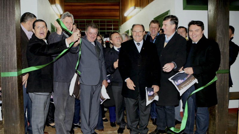 SÃO MIGUEL DAS MISSÕES, RS, BRASIL 29.04.2016: Em Sao Miguel das Missoes, o governador José Ivo Sartori, acompanhado de secretarios, deputados, prefeitos e lideranças da regiao das Missoes, a cerimonia de abertura do espetaculo Som e Luz. Foto: Luiz