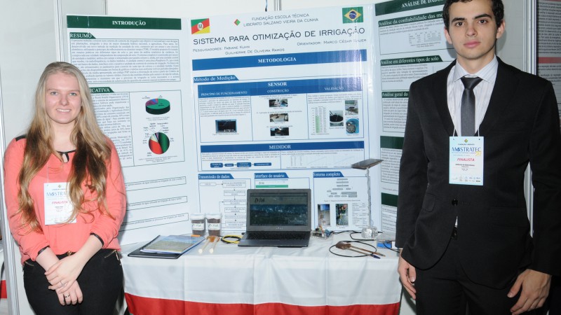 Fabiane e Guilherme, projeto Sistema para Otimiza&ccedil;&atilde;o de Irriga&ccedil;&atilde;o.