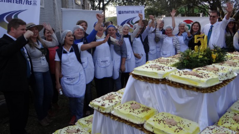 Corte do Bolo Oficial marca comemoração dos 50 anos da Fenasoja