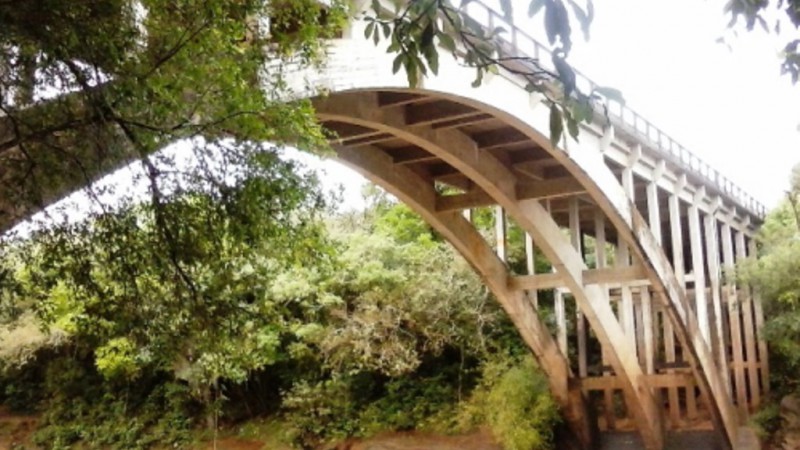 Conserto de ponte em Taquara