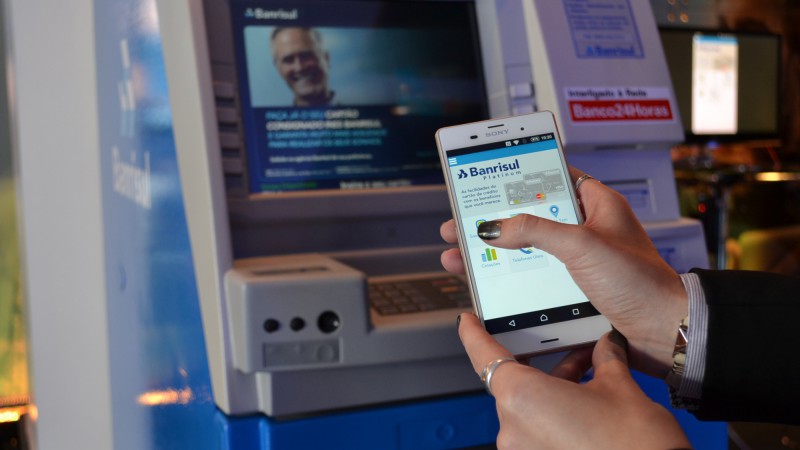 Cliente Banrisul vai poder fazer saque em caixa eletrônico sem o cartão físico