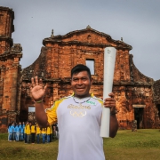 O índio guarani Aniceto Gonzalez conduziu a tocha e foi recebido nas Ruínas de São Miguel Arcanjo com apresentações típicas da