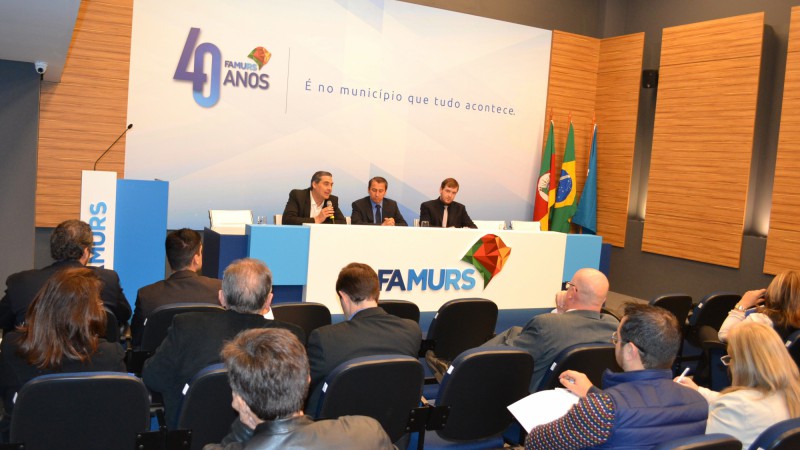 Palestra de Feltes na Famurs