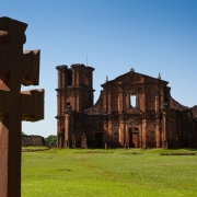 Sítio Arqueológico de São Miguel Arcanjo abriga ruínas remanescentes da chegada dos jesuítas ao Brasil em 1549
