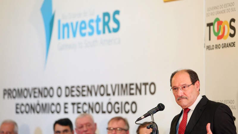 PORTO ALEGRE, RS, BRASIL, 22.03.2017: Com as presenças, do governador, José Ivo Sartori, do vice-governador, José Paulo Cairoli, do secretário de Desenvolvimento Econômico, Ciência e Tecnologia (Sdect), Fábio Branco, do presidente da Federação das