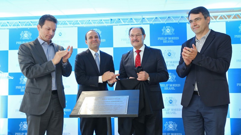 PORTO ALEGRE, RS, BRASIL, 04.04.2017: O governador José Ivo Sartori participou, na manhã desta terça-feira (4), da inauguração do novo Centro de Serviços da Philip Morris Brasil em Porto Alegre, onde estarão centralizadas diversas operações anteriormente