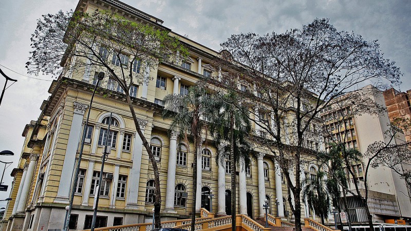 Estado complementa salários para 59% dos servidores do Executivo