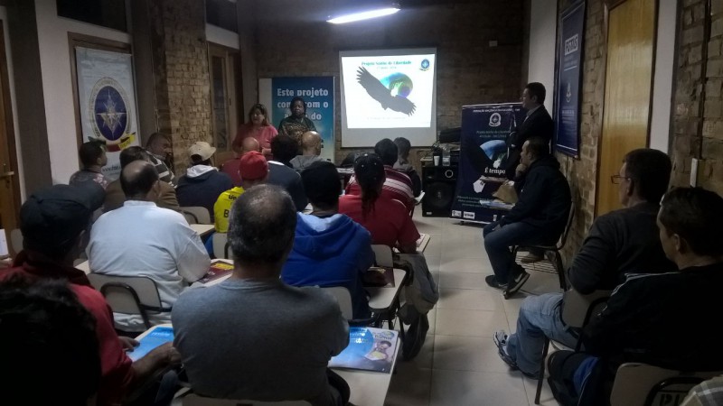 Parceria da Susepe capacita apenados em pintura e textura predial