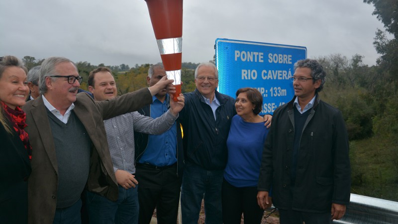 Nova ponte sobre Arroio Caver&aacute; em Alegrete &eacute; entregue &agrave; comunidade