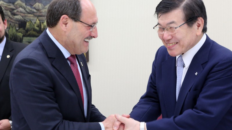 T&Oacute;QUIO, JAP&Atilde;O, 06.06.2017: O governador Jos&eacute; Ivo Sartori foi recebido pela Federa&ccedil;&atilde;o Japonesa de Neg&oacute;cios &ndash; Keidanren, nesta ter&ccedil;a-feira (06). Sartori apresentou o Estado como parceiro e receptivo a a&ccedil;&otilde;es da organiza&ccedil;&atilde;o.A Keidanren &eacute; uma organiza&ccedil;&atilde;o que