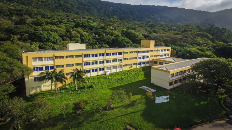 Além do Ensino Médio, o estabelecimento oferta cursos técnicos em Agropecuária e em Meio Ambiente
