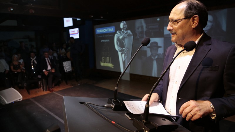ESTEIO, RS, BRASIL 29.08.2017: O governador José Ivo Sartori prestigiou a entrega do Troféu Guri na noite desta terça-feira (29) na Casa RBS, no parque Assis Brasil, em Esteio. Sartori estava acompanhando do presidente do Grupo RBS, Eduardo Sirotsky