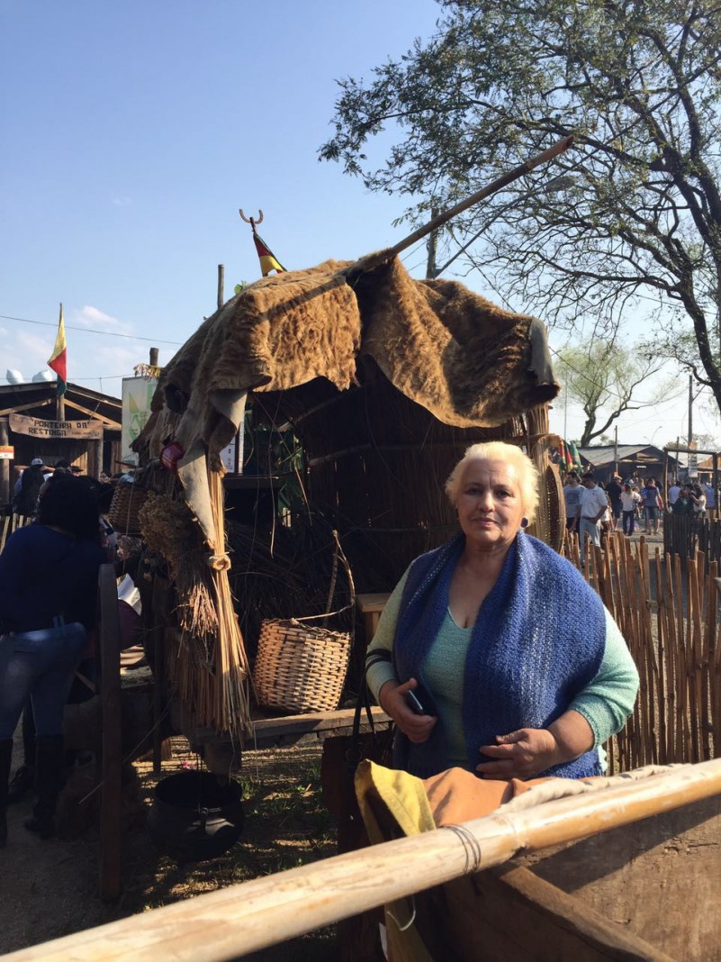 'Panela de couro' traz resenha histórica da culinária gaúcha a partir do olhar da chef uruguaia Elizabeth Rodriguez