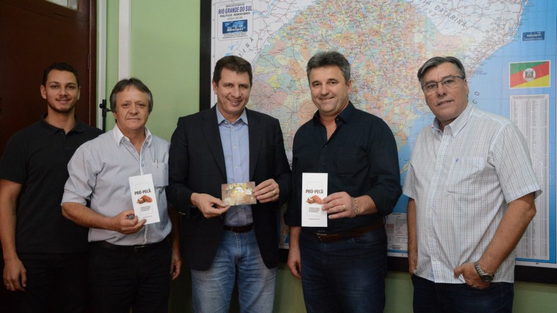 O secretário Ernani Polo recebeu convite para organizar evento sobre a noz-pecã em 2018