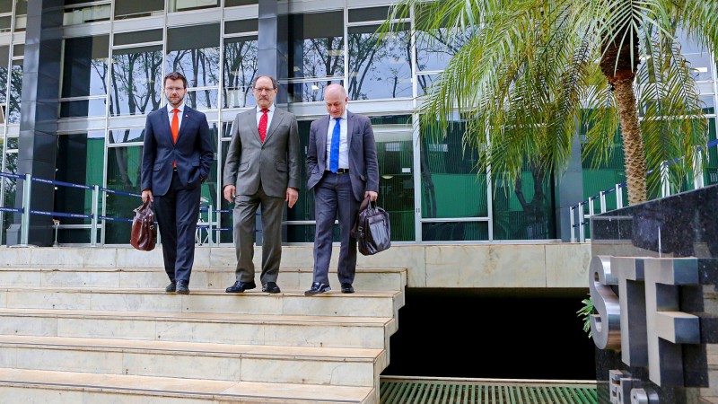 BRAS&Iacute;LIA, DF, BRASIL 27.09.2017: A inclus&atilde;o na pauta do Colegiado dos embargos declarat&oacute;rios do processo que trata da incid&ecirc;ncia de ICMS sobre produtos da cesta b&aacute;sica levou o governador Jos&eacute; Ivo Sartori a regressar ao Supremo Tribunal Federal nesta