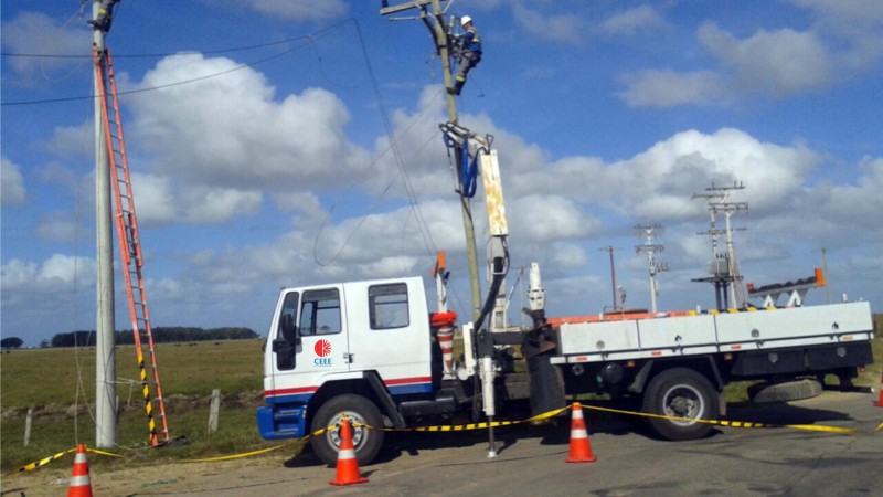 Manuten&ccedil;&atilde;o nas redes de energia beneficia 100 mil clientes no Litoral Sul