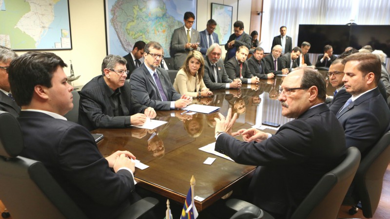 BRAS&Iacute;LIA, DF, BRASIL 01&ordm;.11.2017: O governador Jos&eacute; Ivo Sartori, o secret&aacute;rio estadual de Minas e Energia Artur Lemos J&uacute;nior e o Chefe da Casa Civil, F&aacute;bio Branco se reuniram nesta quarta-feira, 1, em Bras&iacute;lia, com o ministro de Minas e Energia Fernando