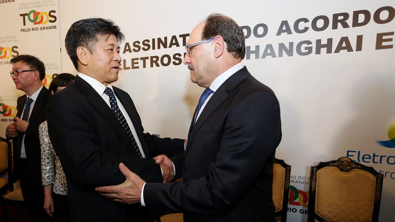PORTO ALEGRE, RS, BRASIL 17.11.2017: O governador José Ivo Sartori participou, nesta sexta-feira (17), da solenidade de assinatura de acordo entre a Eletrosul e Shanghai Electric Group Co. Ltd (Shanghai Electric), para implantação e operação de