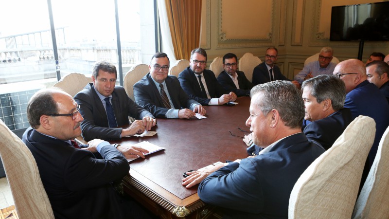 PORTO ALEGRE, RS, BRASIL 28.11.2017: O governador José Ivo Sartori recebeu nesta terça-feira (28), no Palácio Piratini, uma delegação de representantes do porto de Las Palmas, na Espanha. O porto espanhol pode tornar-se importante Hub Logístico, para