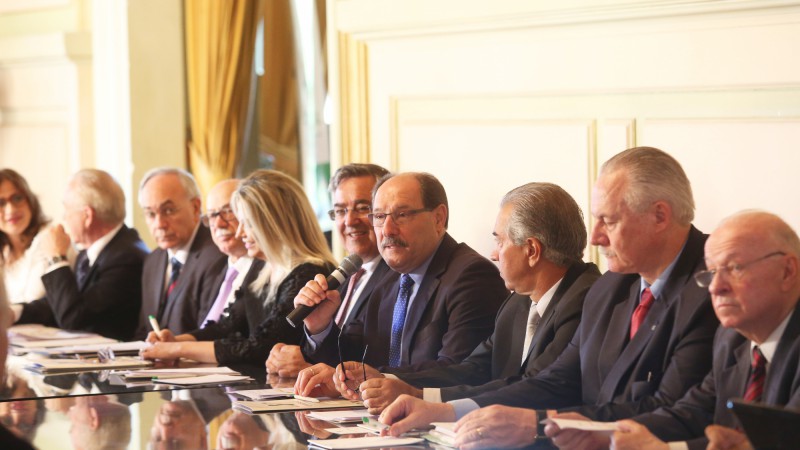 PORTO ALEGRE, RS, BRASIL 12.12.2017: Reunião Plenária com os governadores dos estados que fazem parte do Conselho de Desenvolvimento e Integração Sul (Codesul) reuniram-se, nesta terça-feira (12), no salão Alberto Pasqualini do Palácio Piratini. Entre os