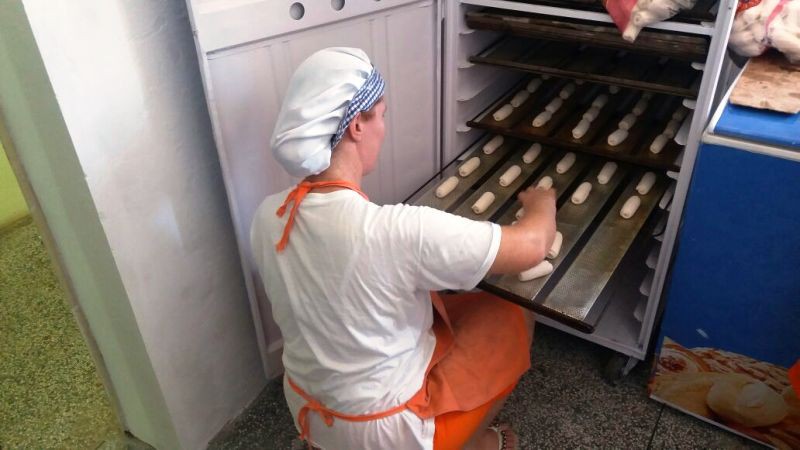 Apenadas fabricam pão em Torres