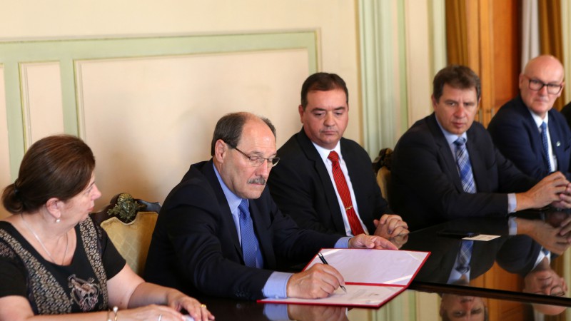 PORTO ALEGRE, RS, BRASIL 31.01.2018: O governador José Ivo Sartori assinou, nesta quarta-feira (31), o Contrato de Permuta de dois imóveis do Instituto Riograndense do Arroz (Irga) por um imóvel com reforma prevista pelo Tribunal de Justiça do Rio Grande