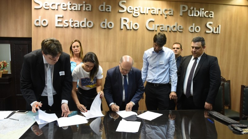 Convênio foi assinado pelo secretário Cezar Schirmer, e o reitor da Uniritter, Germano Schwartz