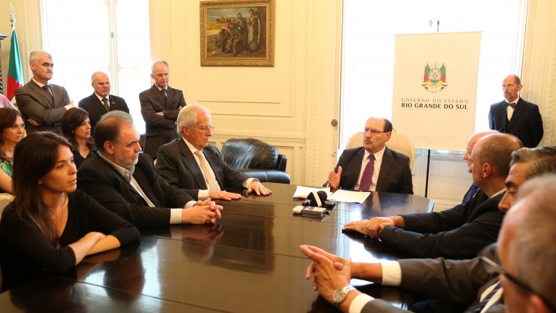 PORTO ALEGRE, RS, BRASIL 21.03.2018: O governador Jos&eacute; Ivo Sartori assinou nesta quarta-feira (21), no Pal&aacute;cio Piratini, o decreto instituindo o programa Compensa-RS. Foto: Luiz Chaves/Pal&aacute;cio Piratini