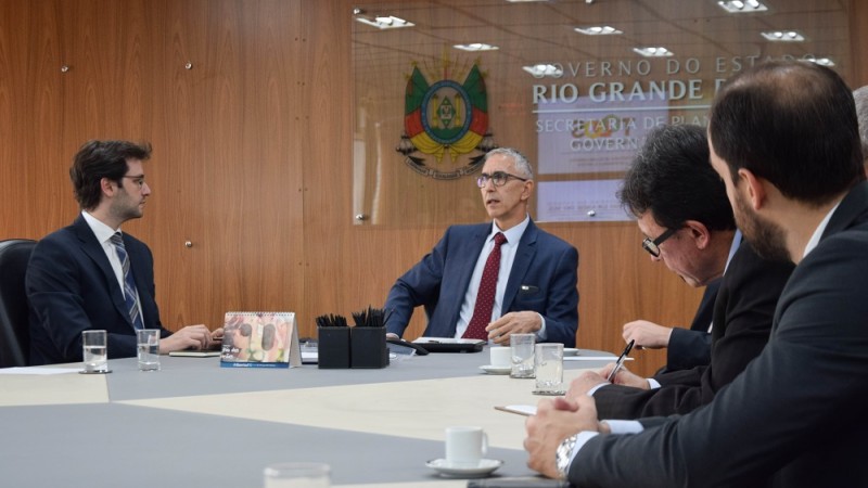Secretário do Planejamento, Josué Barbosa, analisa os dados do emprego no Rio Grande do Sul