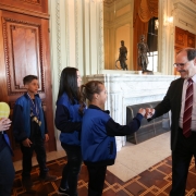 PORTO ALEGRE, RS, BRASIL 16.05.2018: O governador José Ivo Sartori recebeu, na tarde desta quarta-feira (16), em audiência, comitiva de alunos do município de Portão, vencedores da Fase Nacional da Olimpíada de Raciocínio Mind Lab. Foto: Karine Viana/Palá