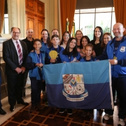 PORTO ALEGRE, RS, BRASIL 16.05.2018: O governador José Ivo Sartori recebeu, na tarde desta quarta-feira (16), em audiência, comitiva de alunos do município de Portão, vencedores da Fase Nacional da Olimpíada de Raciocínio Mind Lab. Foto: Karine Viana/Palá
