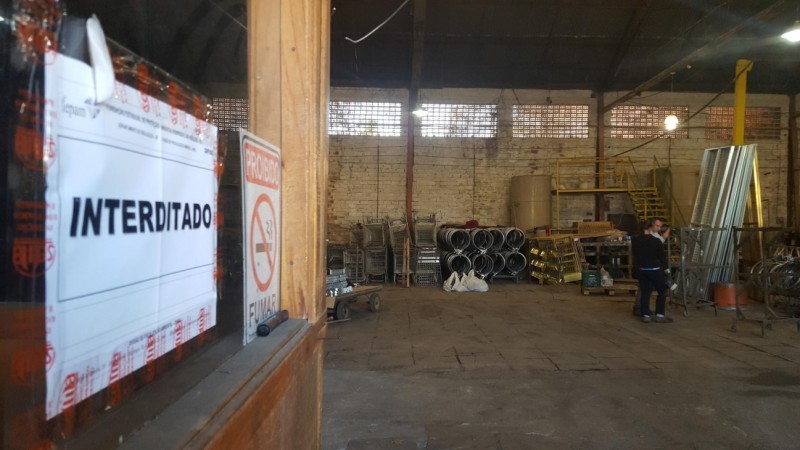 A suspens&atilde;o das atividades ocorreu por inefici&ecirc;ncia do sistema de impermeabiliza&ccedil;&atilde;o e do tratamento dos efluentes industriais